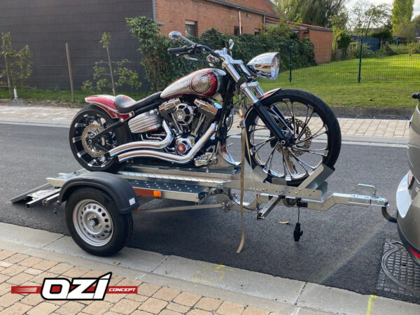 Breakout custom sur remorque pliante moto OZIconcept